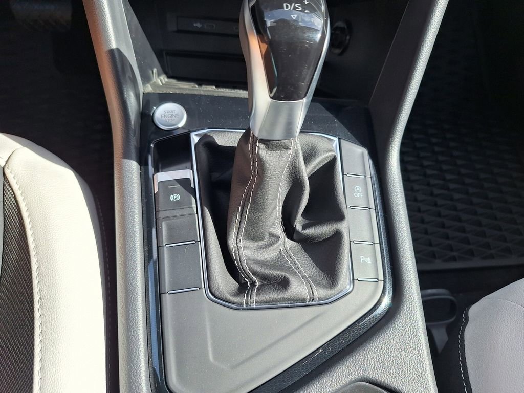 New 2025 Volkswagen Taos SE image 17