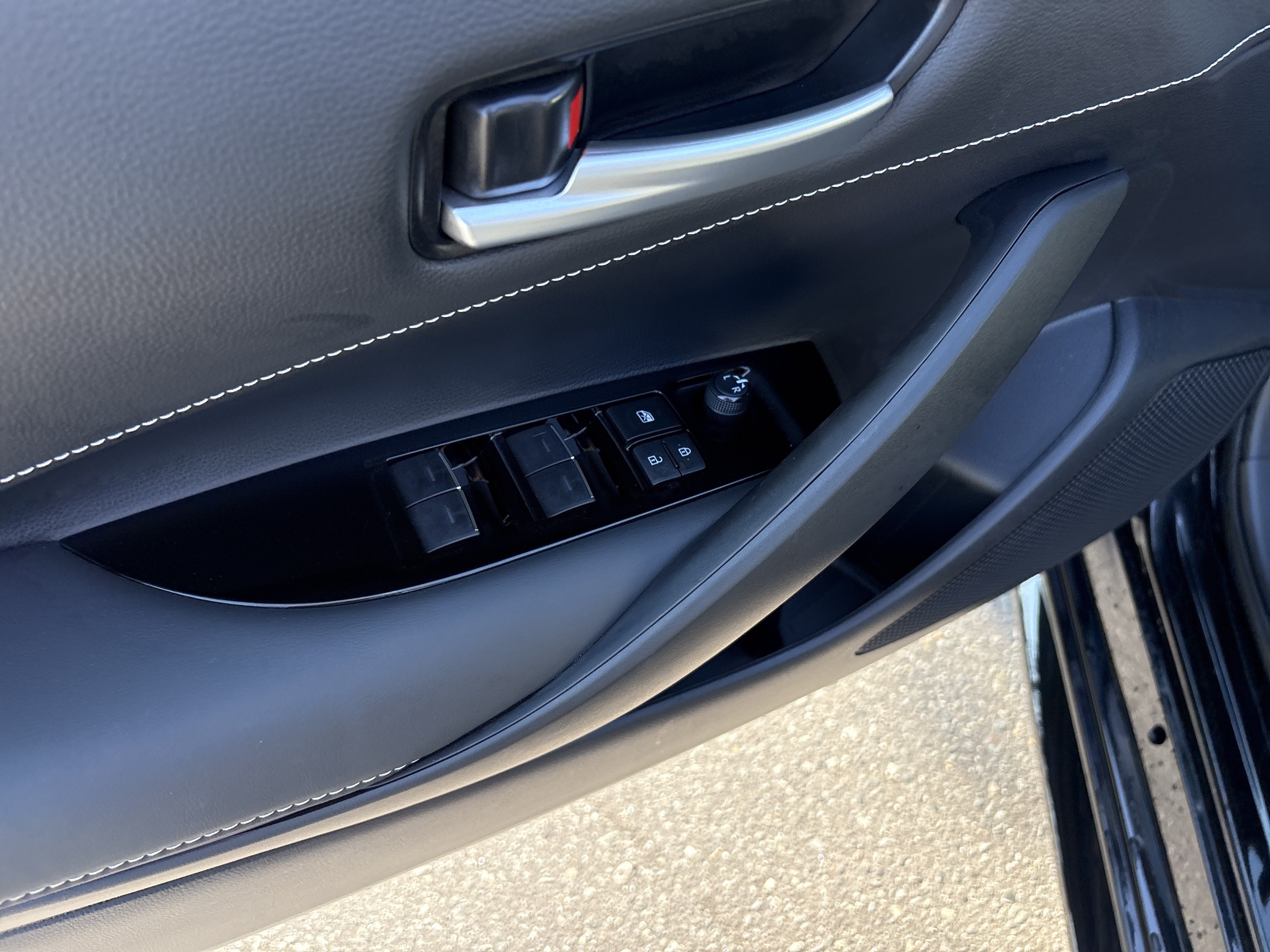 Used 2025 Toyota Corolla Hatchback w/ SE Package FWD image 18