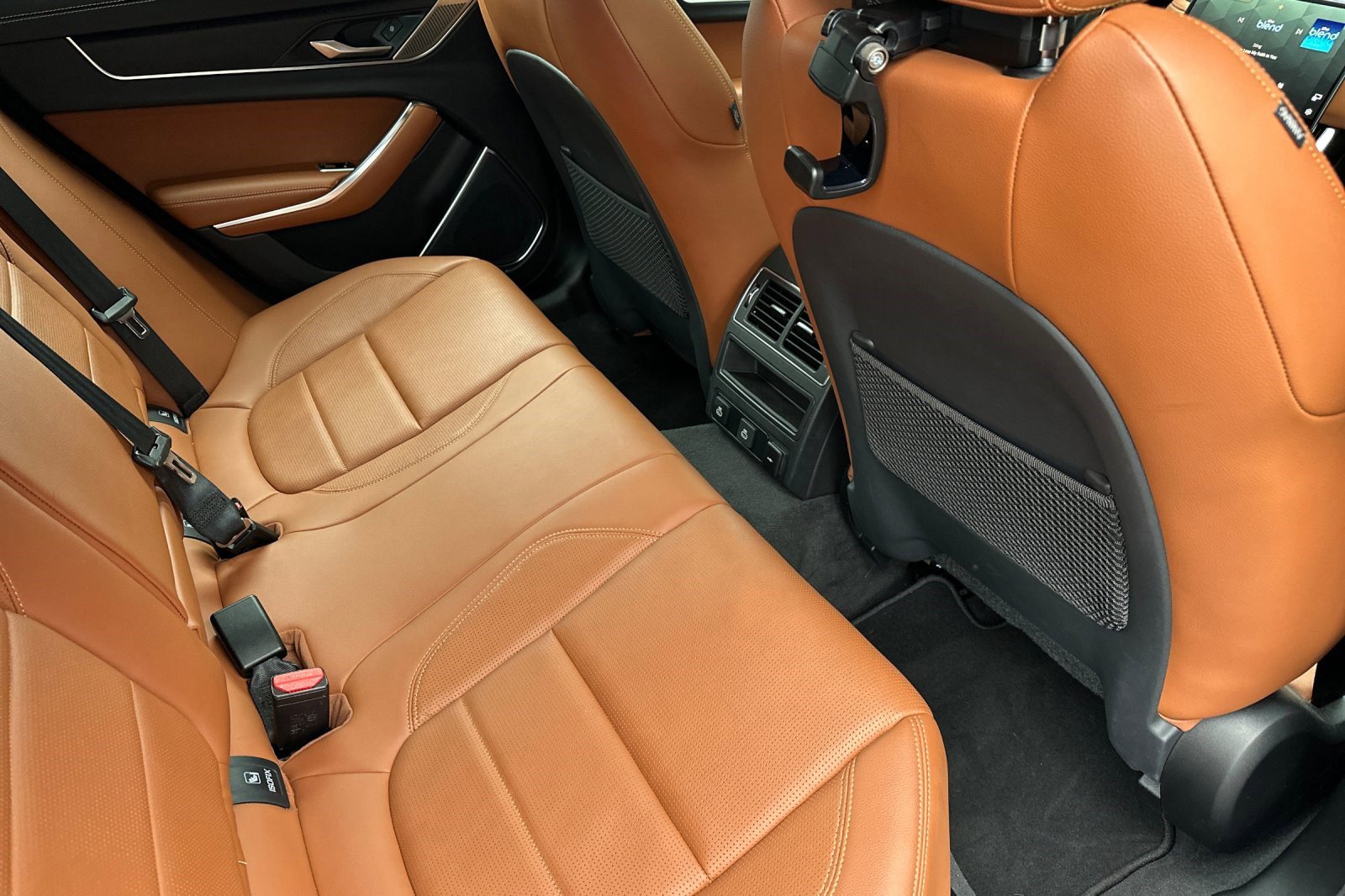 Used 2024 Jaguar XF R-Dynamic SE image 28