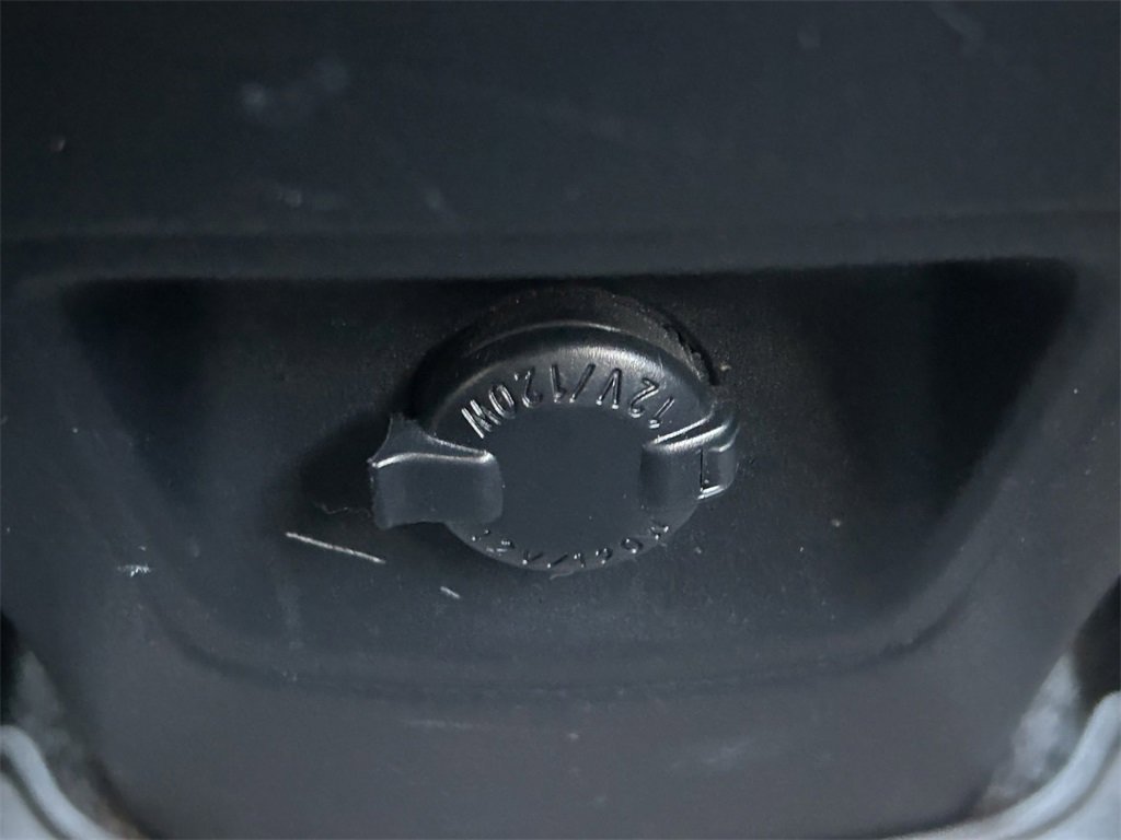 Used 2018 Toyota RAV4 LE image 21