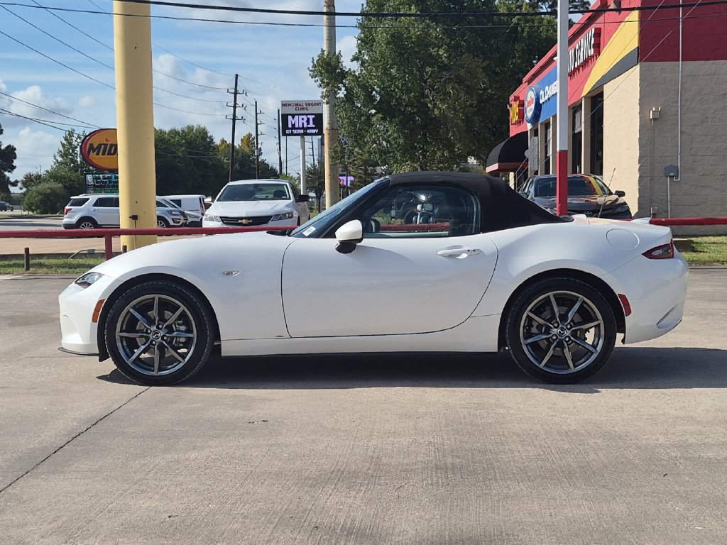Used 2020 MAZDA MX-5 Miata Grand Touring RWD image 3