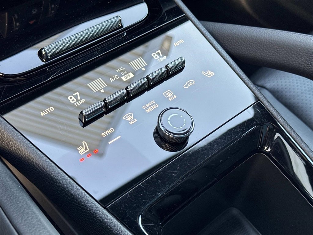 Used 2024 Porsche Cayenne Base image 24