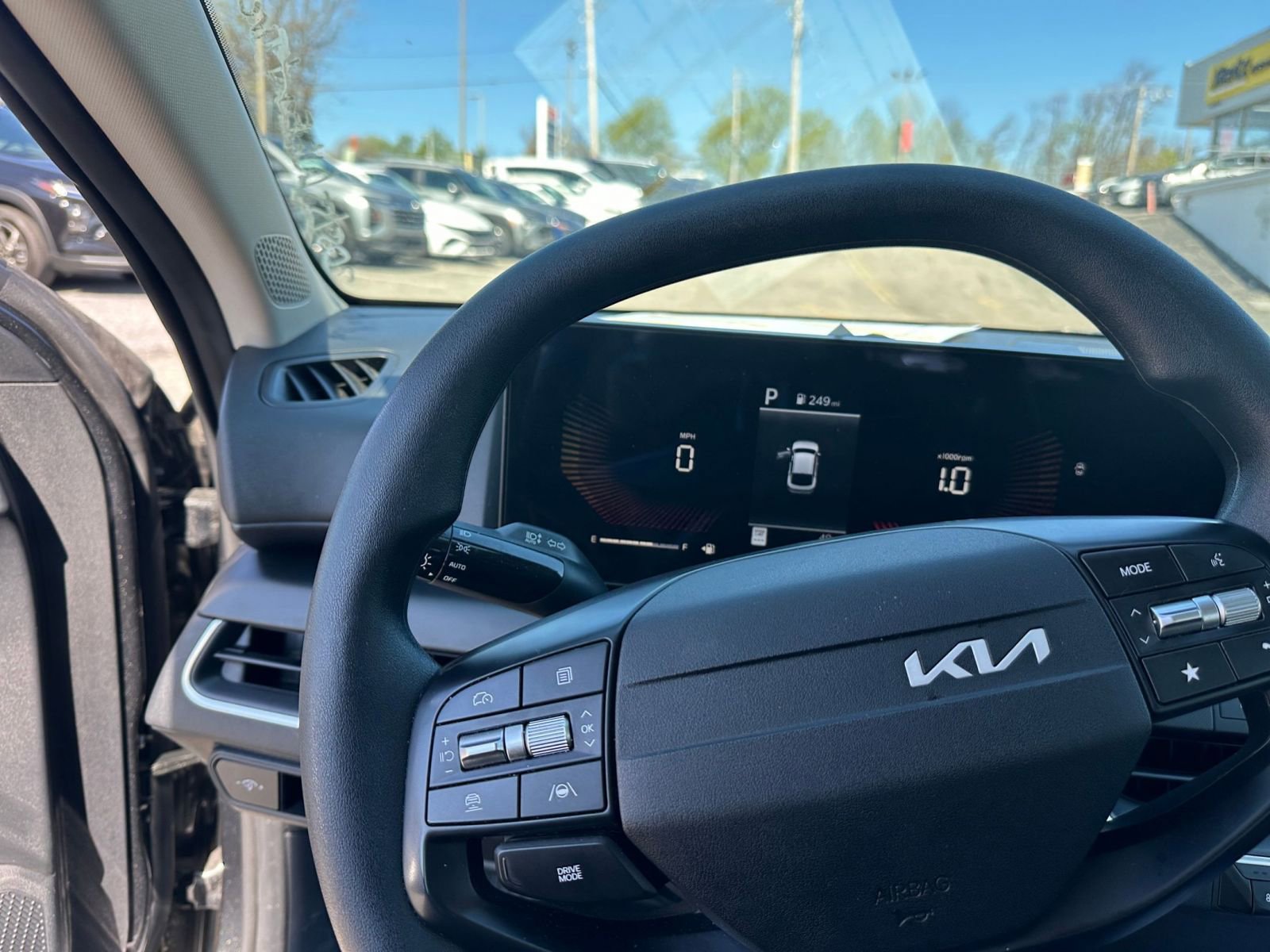 Used 2025 Kia K4 LXS image 32