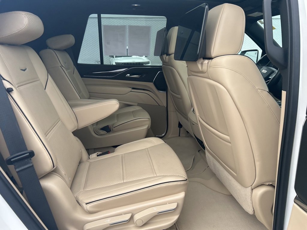 Used 2021 Cadillac Escalade Premium Luxury w/ Performance Package image 21