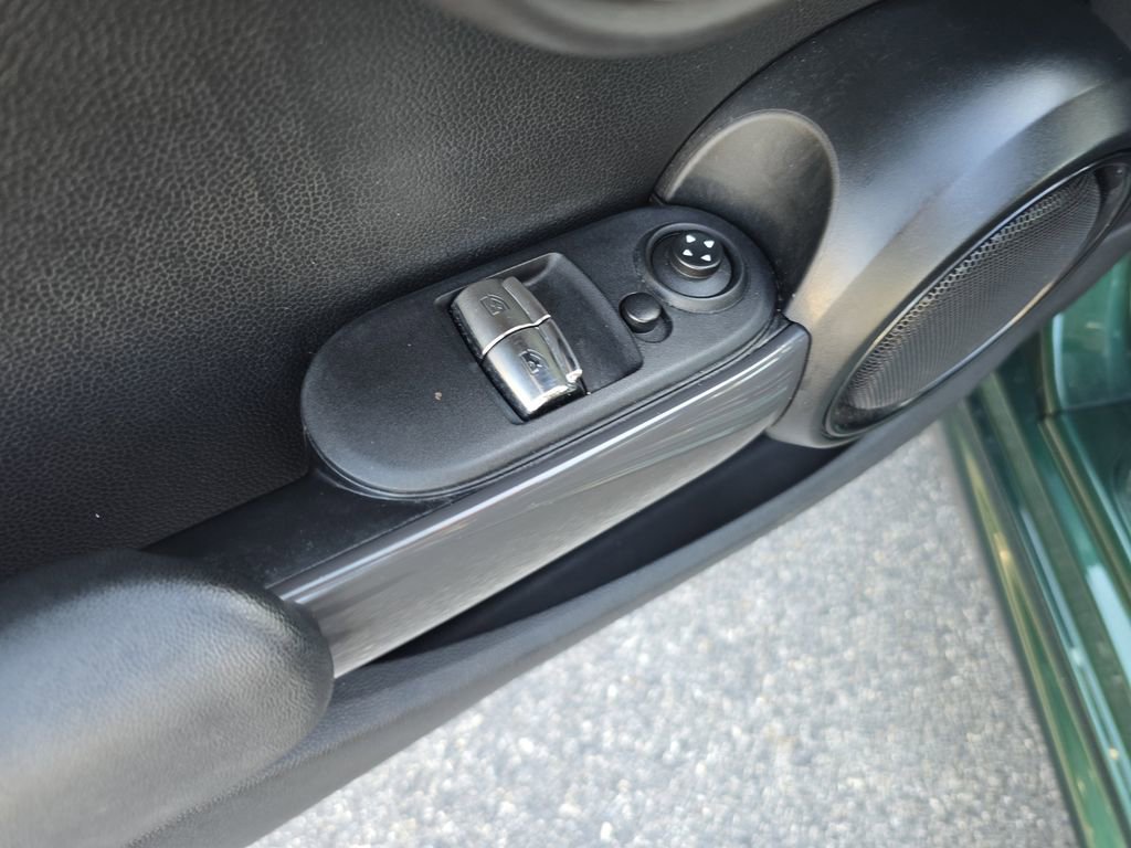 Used 2016 MINI Cooper 2-Door Hardtop image 12