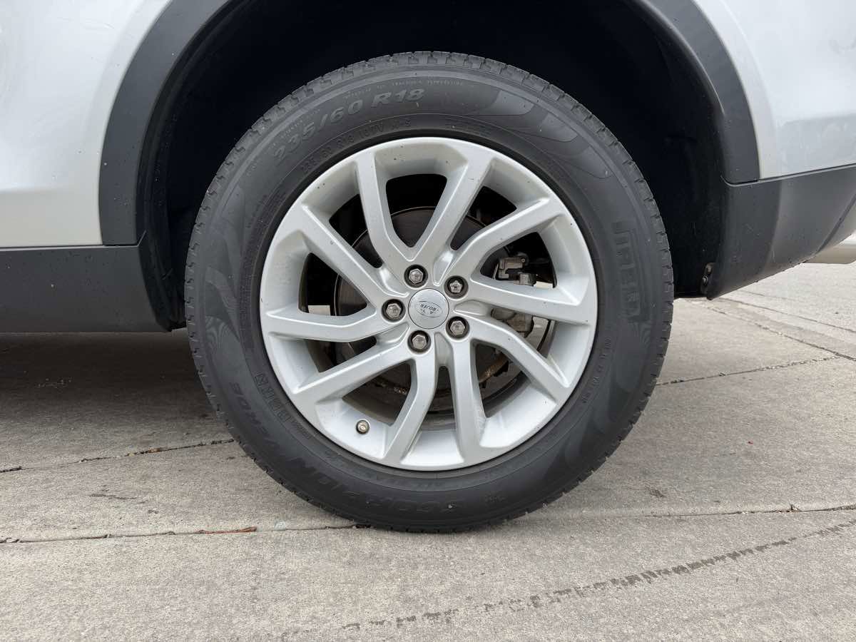 Used 2018 Land Rover Discovery Sport HSE AWD/4WD image 9