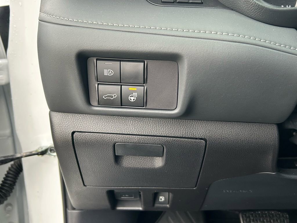 Used 2025 Toyota Highlander XLE image 13