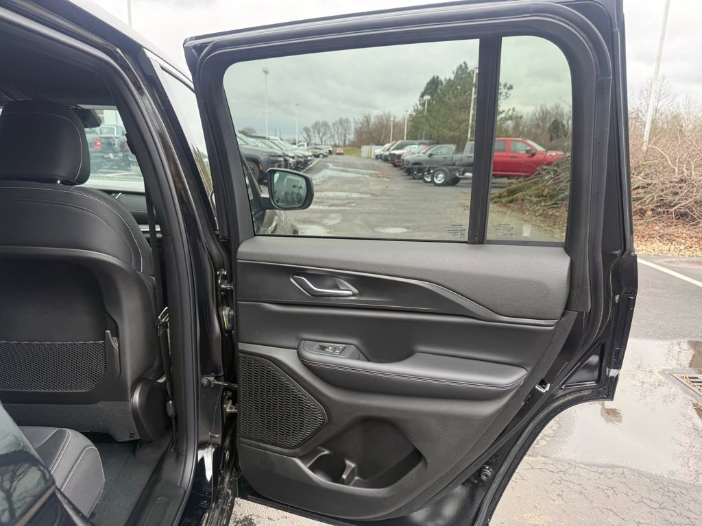 New 2025 Jeep Grand Cherokee Laredo w/ Luxury Tech Group I image 45