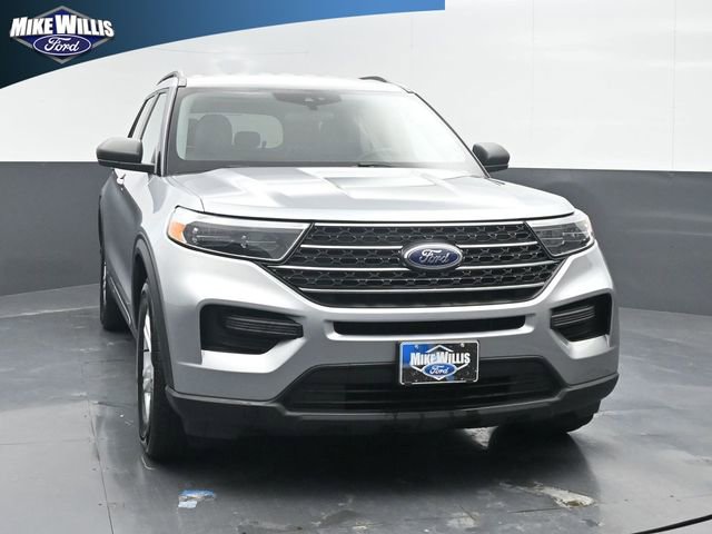 Used 2024 Ford Explorer XLT RWD image 2