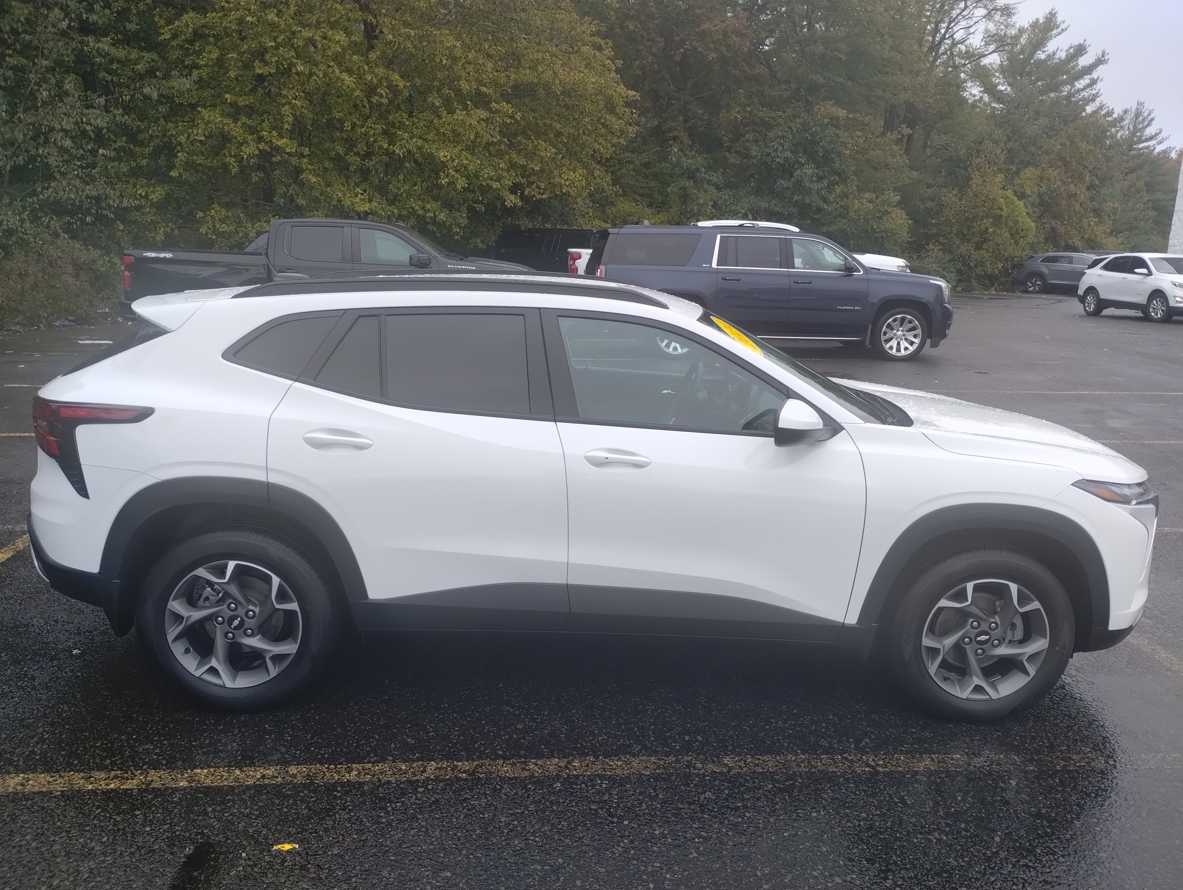 Used 2024 Chevrolet Trax LT w/ Driver Confidence Package image 2