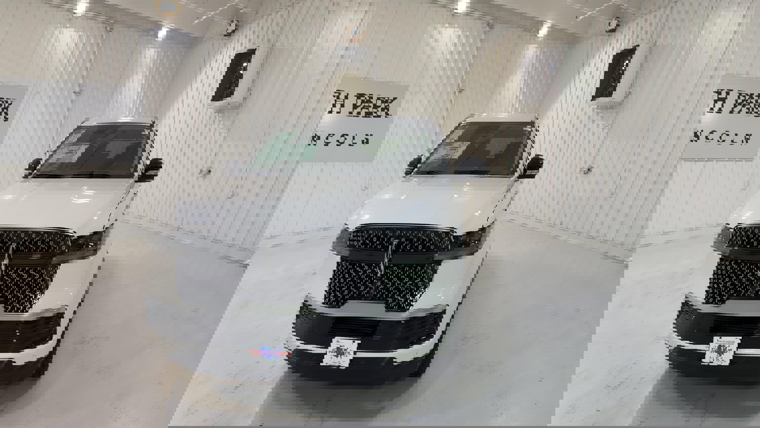 New 2026 Lincoln Navigator Premiere image 4