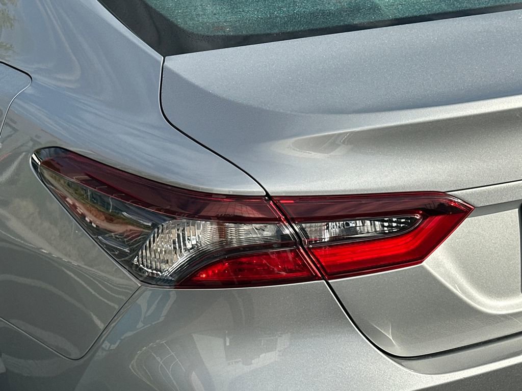 Used 2022 Toyota Camry LE image 10