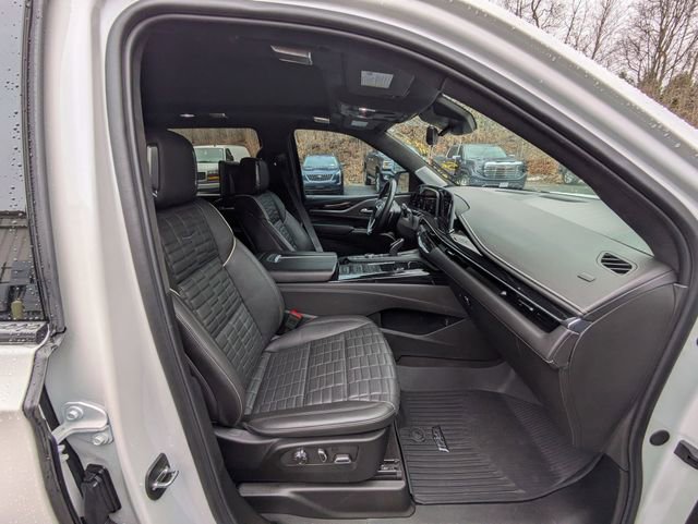 Used 2024 Cadillac Escalade V w/ LPO, ONYX Package image 40