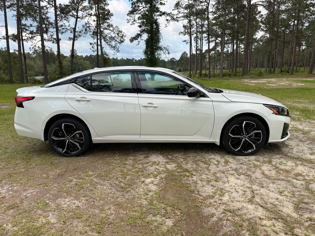 Used 2025 Nissan Altima 2.5 SR AWD/4WD image 6