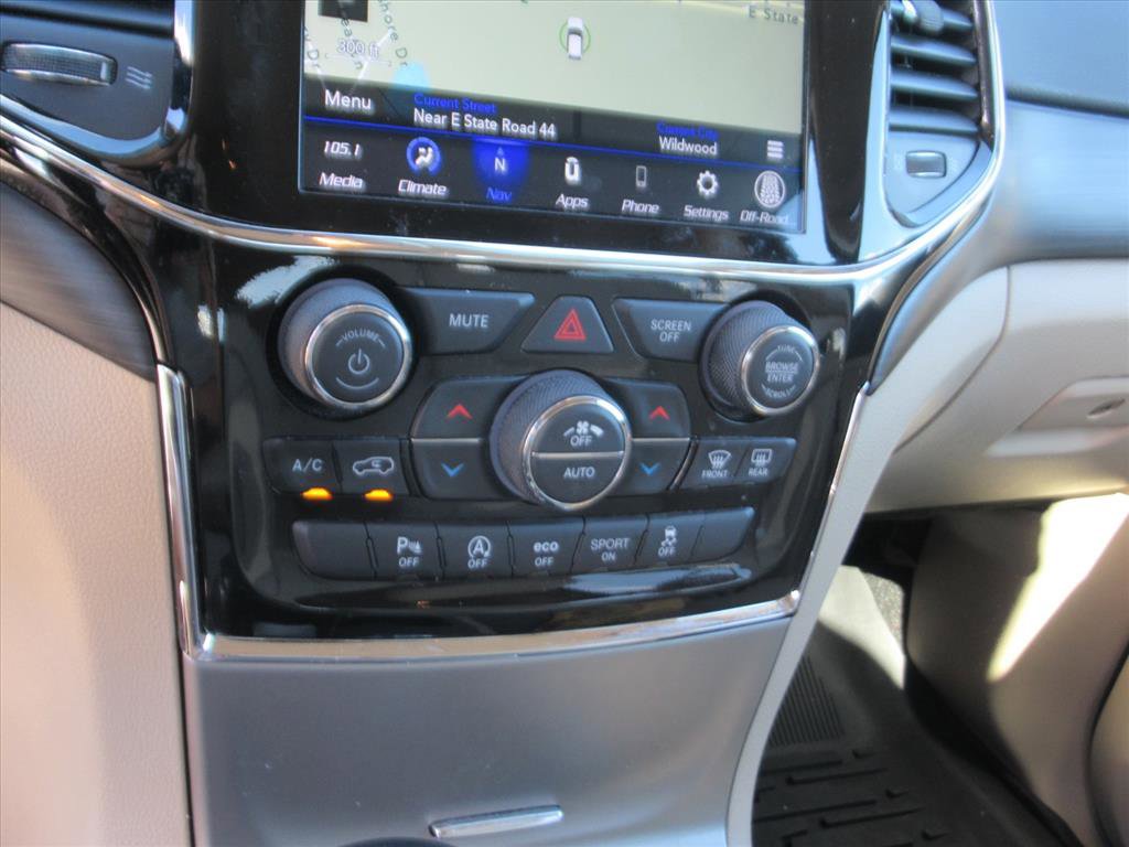 Used 2022 Jeep Grand Cherokee Laredo E image 24