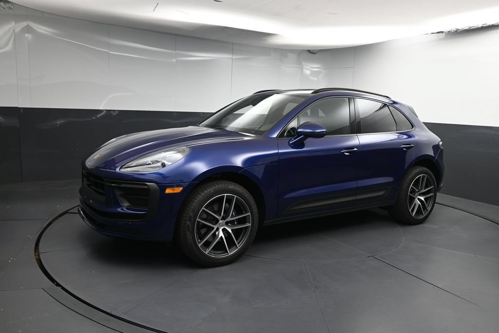 Used 2025 Porsche Macan AWD/4WD image 1