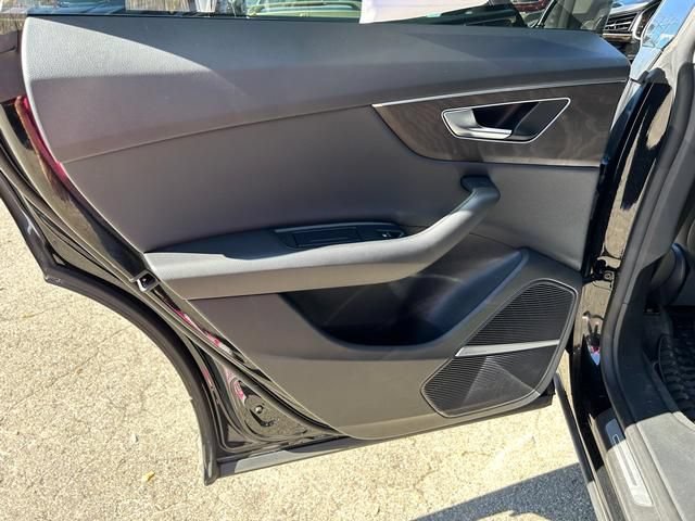 Used 2022 Audi Q8 Premium Plus w/ Premium Plus Package AWD/4WD image 11