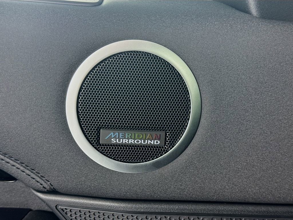 New 2025 Land Rover Discovery S image 18