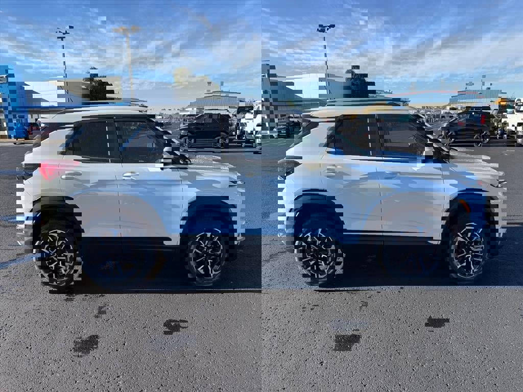 New 2026 Chevrolet TrailBlazer LT w/ Driver Confidence Package image 2