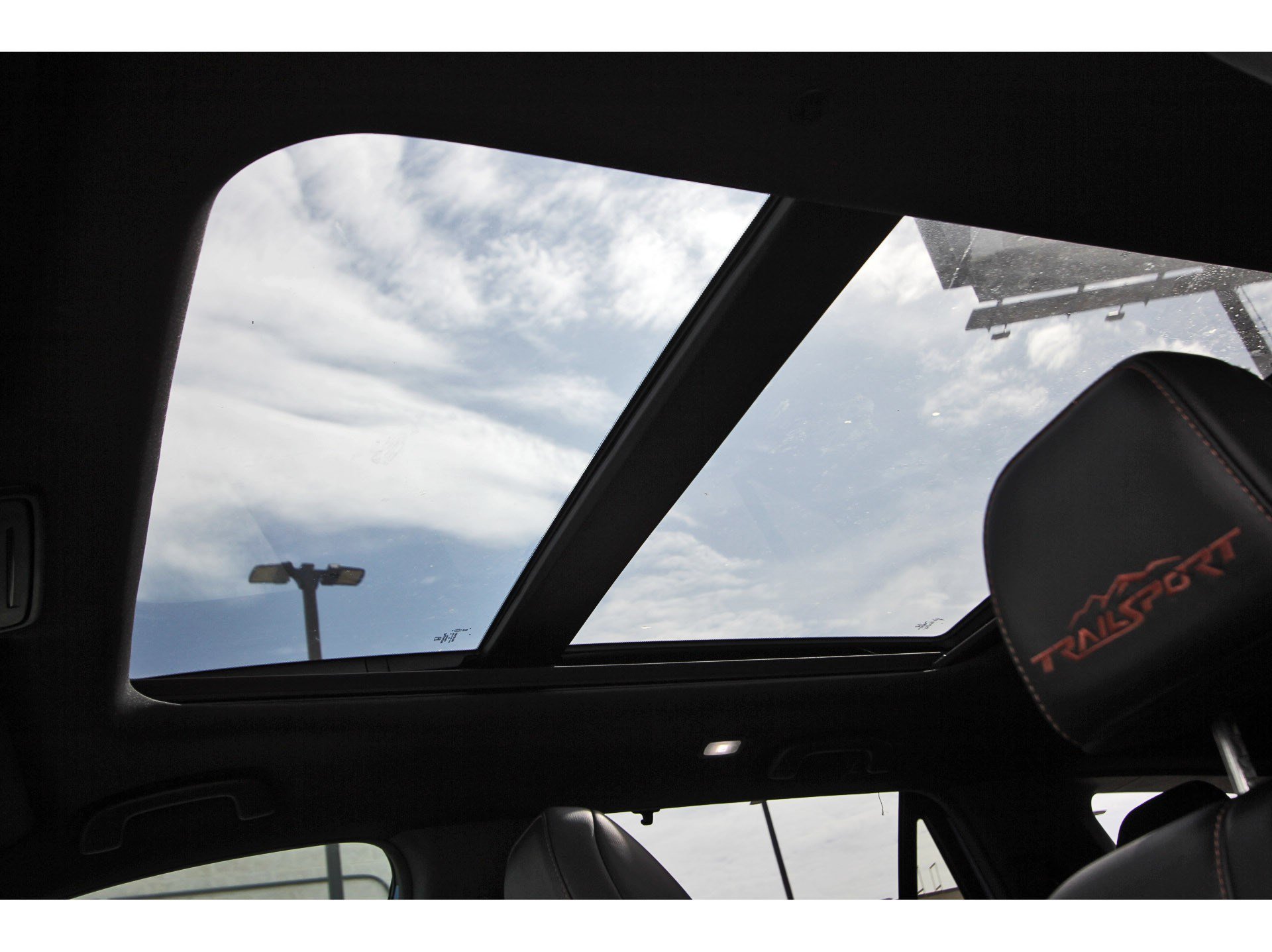 Used 2025 Honda Pilot TrailSport image 27