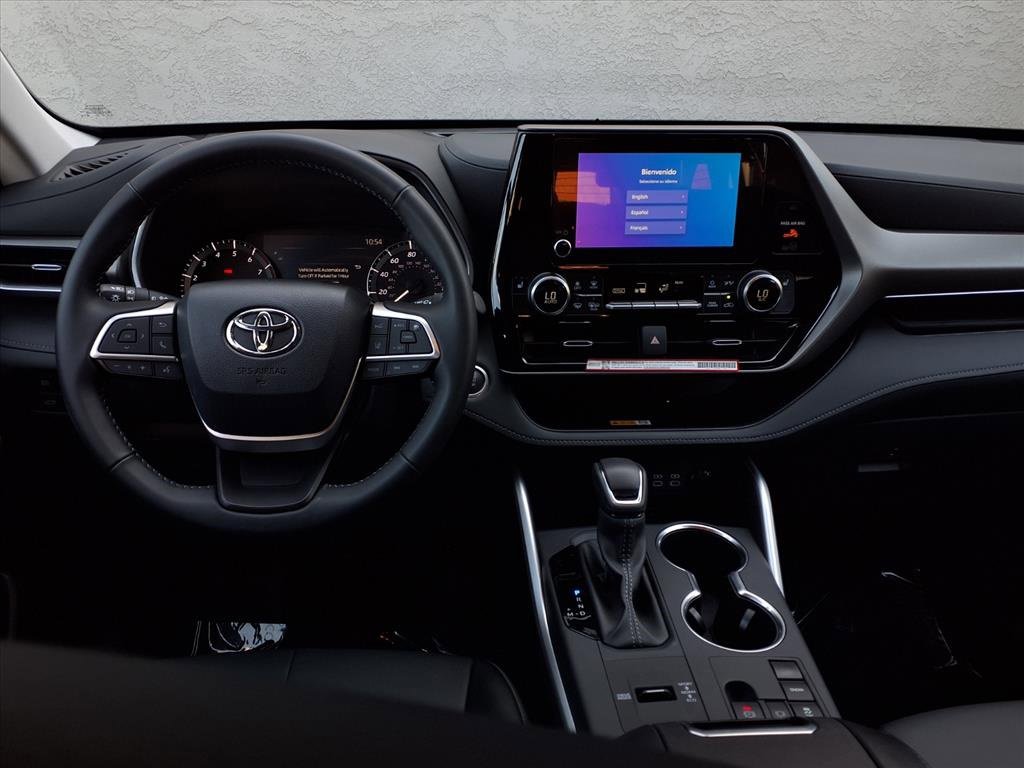 Certified 2025 Toyota Highlander XLE image 21
