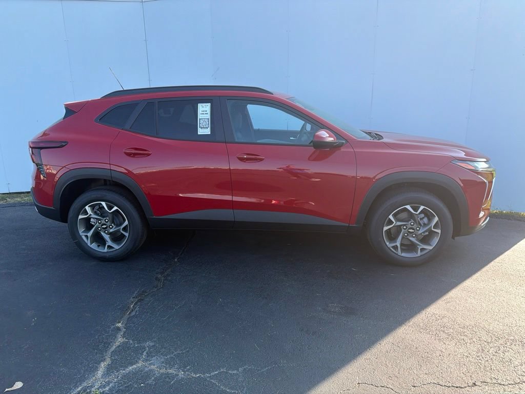 New 2026 Chevrolet Trax LT w/ Driver Confidence Package FWD image 2
