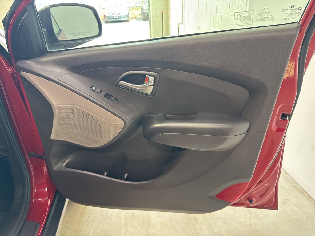 Used 2012 Hyundai Tucson GL image 34