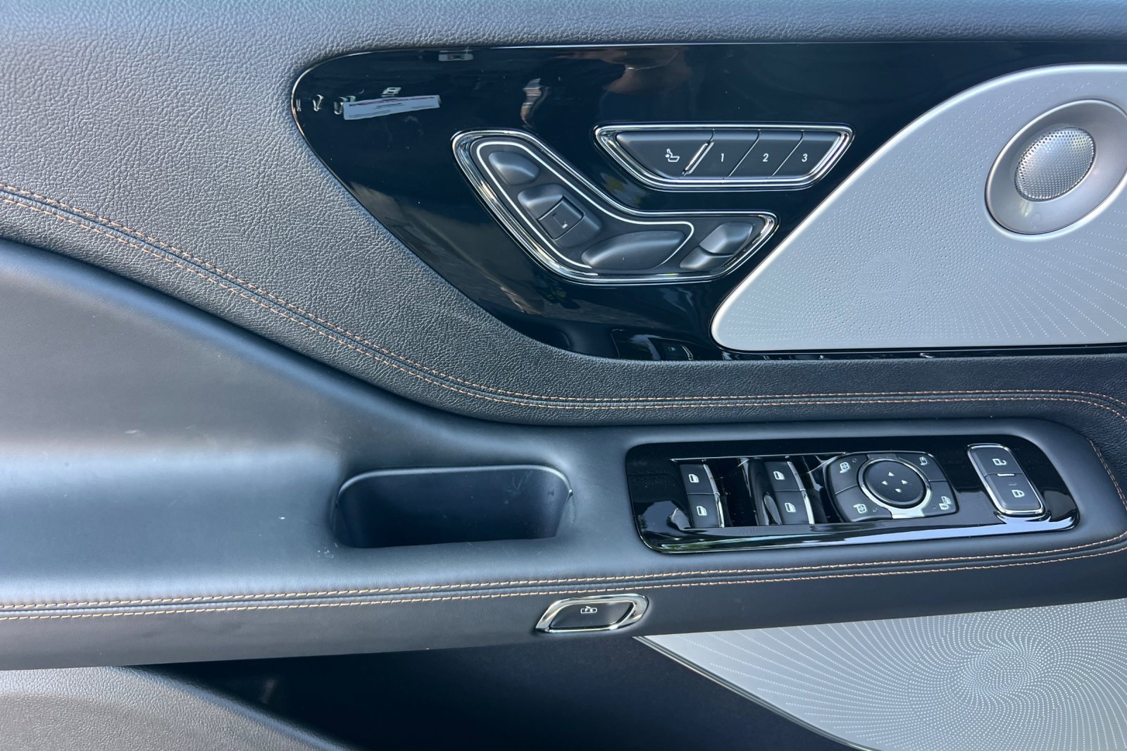 New 2025 Lincoln Aviator Black Label image 9