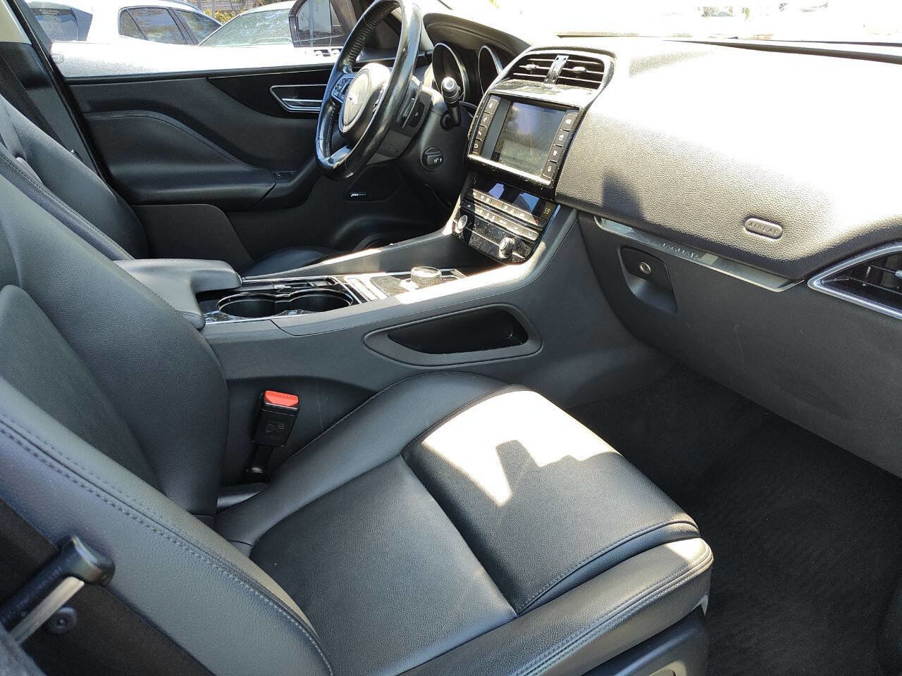 Used 2017 Jaguar F-PACE Premium AWD/4WD image 60