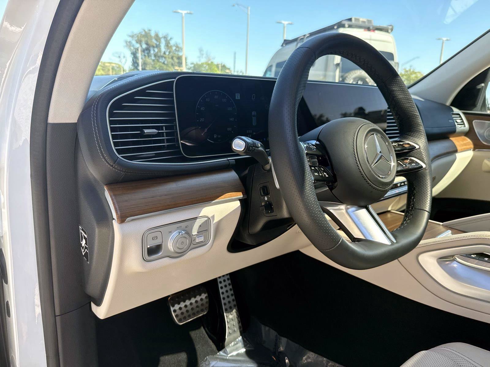 Used 2026 Mercedes-Benz GLS 580 4MATIC w/ Warmth & Comfort Package image 20