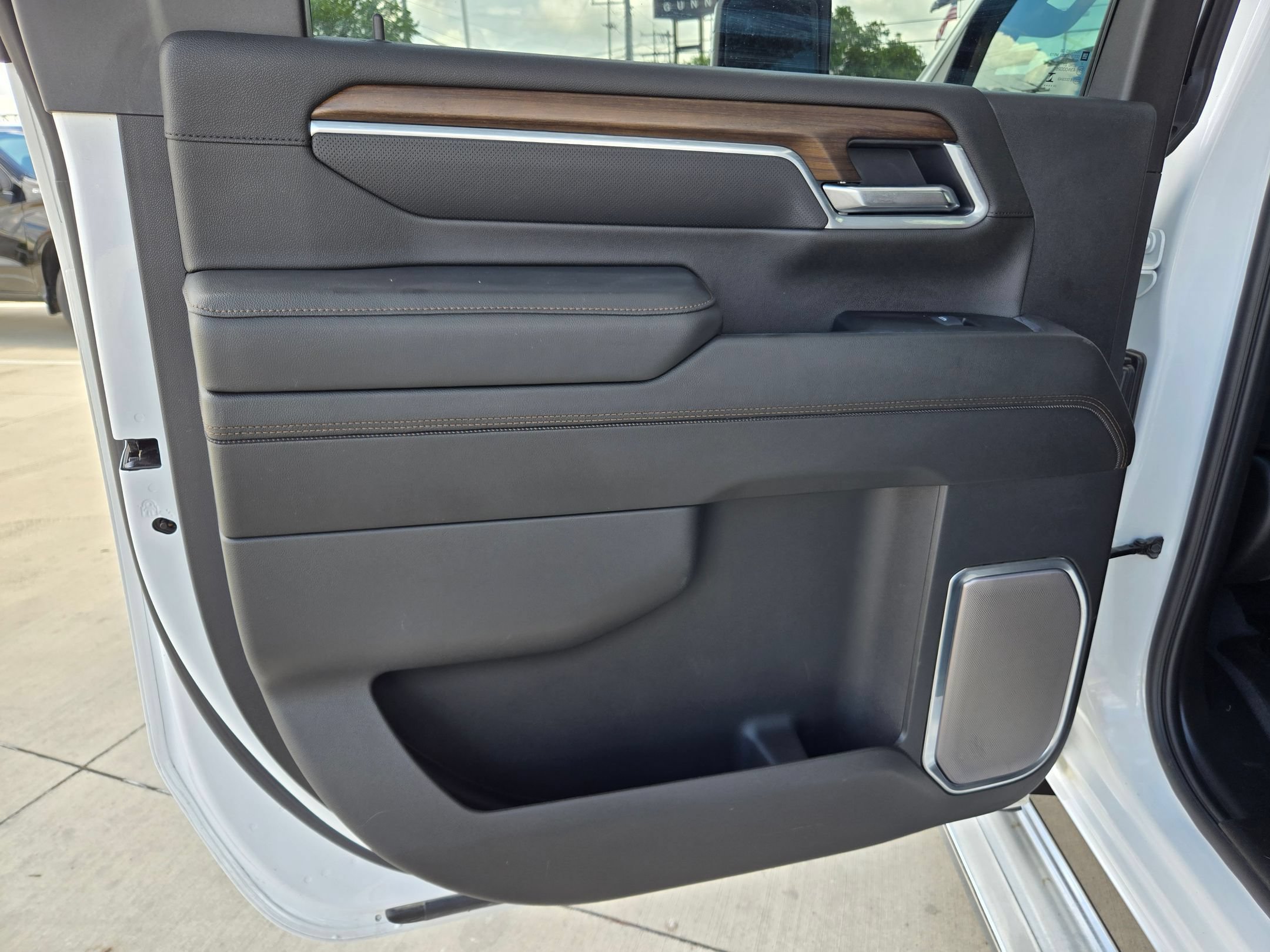Certified 2025 Chevrolet Silverado 3500 High Country w/ High Country Premium Package AWD/4WD image 22