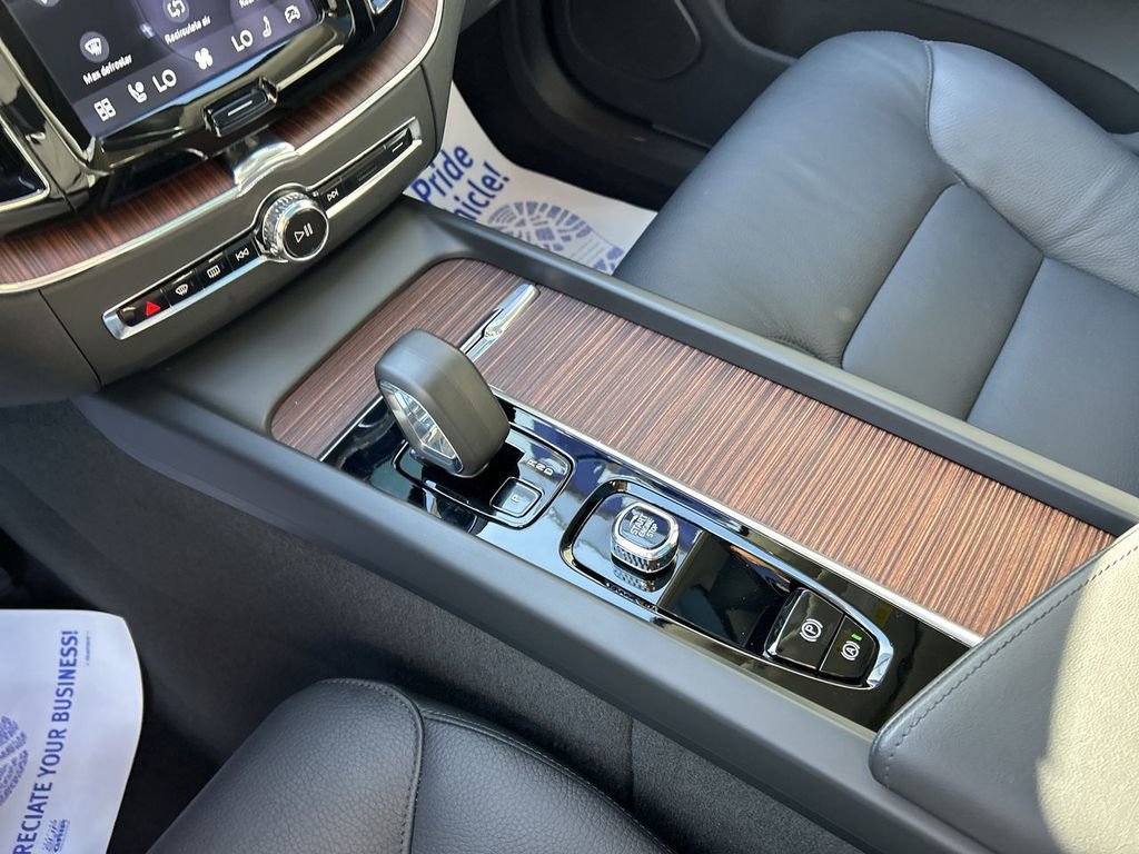 Certified 2023 Volvo XC60 B5 Plus w/ Climate Package AWD/4WD image 22