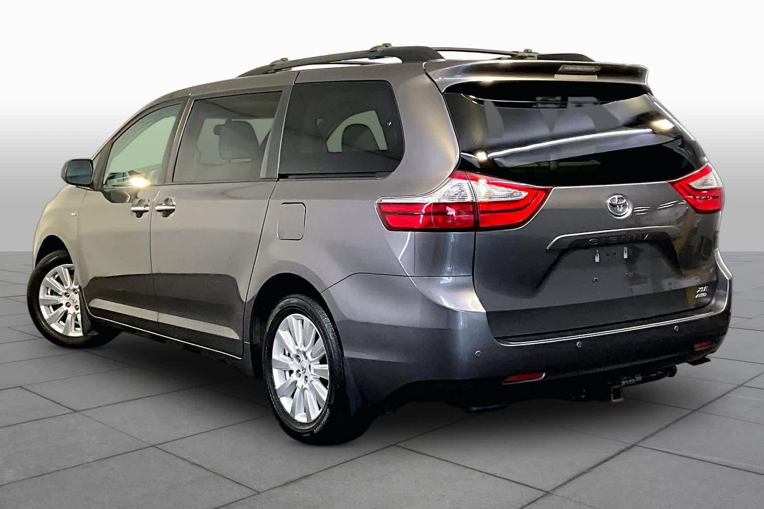 Used 2017 Toyota Sienna XLE w/ XLE Navigation Package AWD/4WD image 12