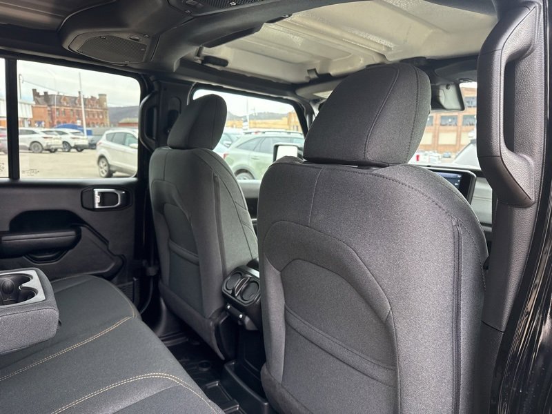Used 2024 Jeep Wrangler Unlimited image 15