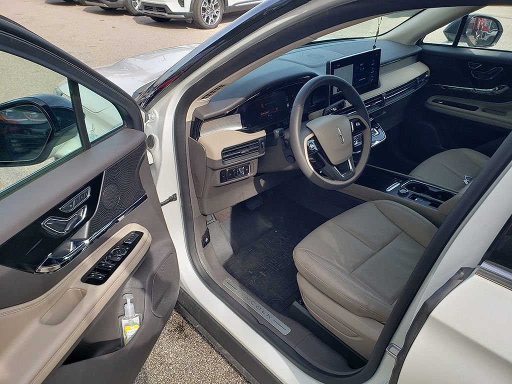 Used 2023 Lincoln Corsair AWD w/ Equipment Group 101A image 6