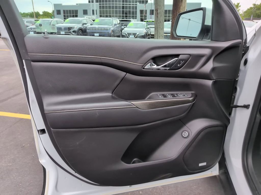 Used 2020 GMC Acadia SLT FWD image 18