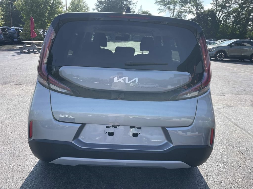 Used 2023 Kia Soul LX FWD image 4
