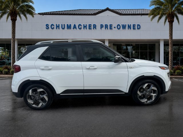 Used 2022 Hyundai Venue Limited w/ Cargo Package FWD image 8