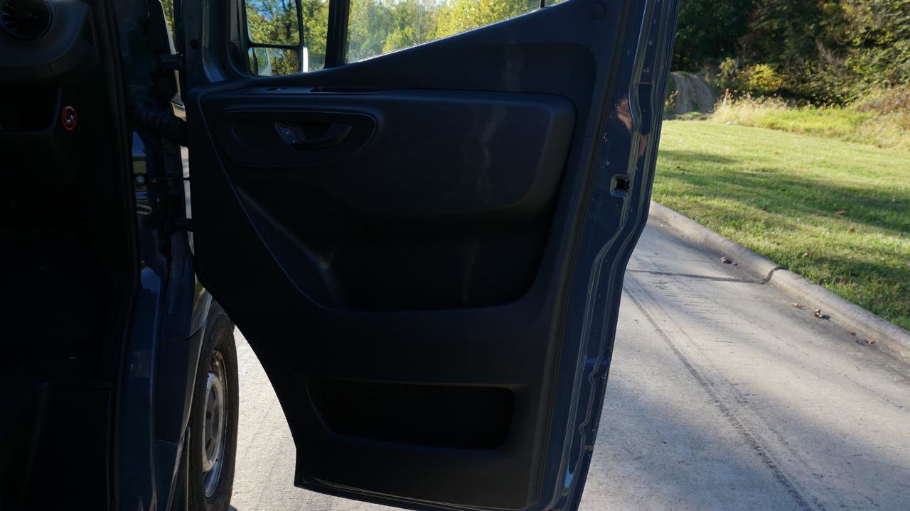 Used 2019 Mercedes-Benz Sprinter 144 image 24