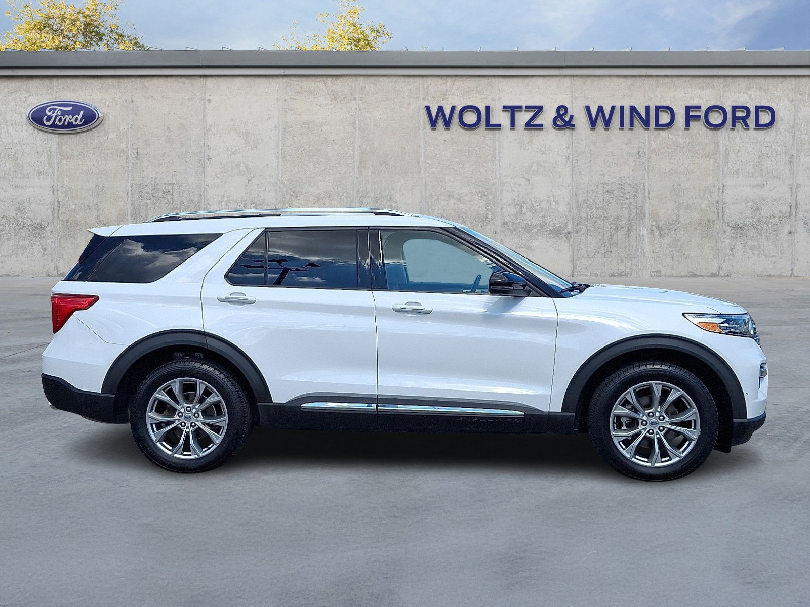 Used 2021 Ford Explorer Limited w/ Equipment Group 301A AWD/4WD image 7