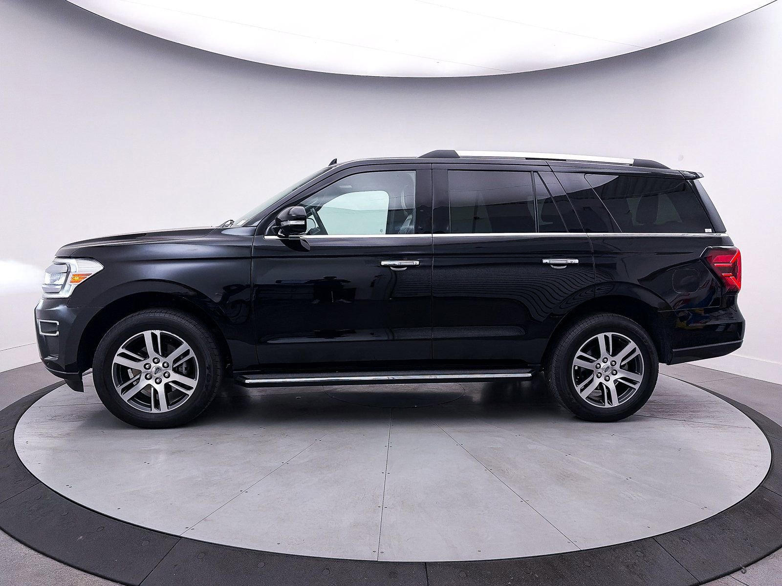Used 2023 Ford Expedition Limited image 42
