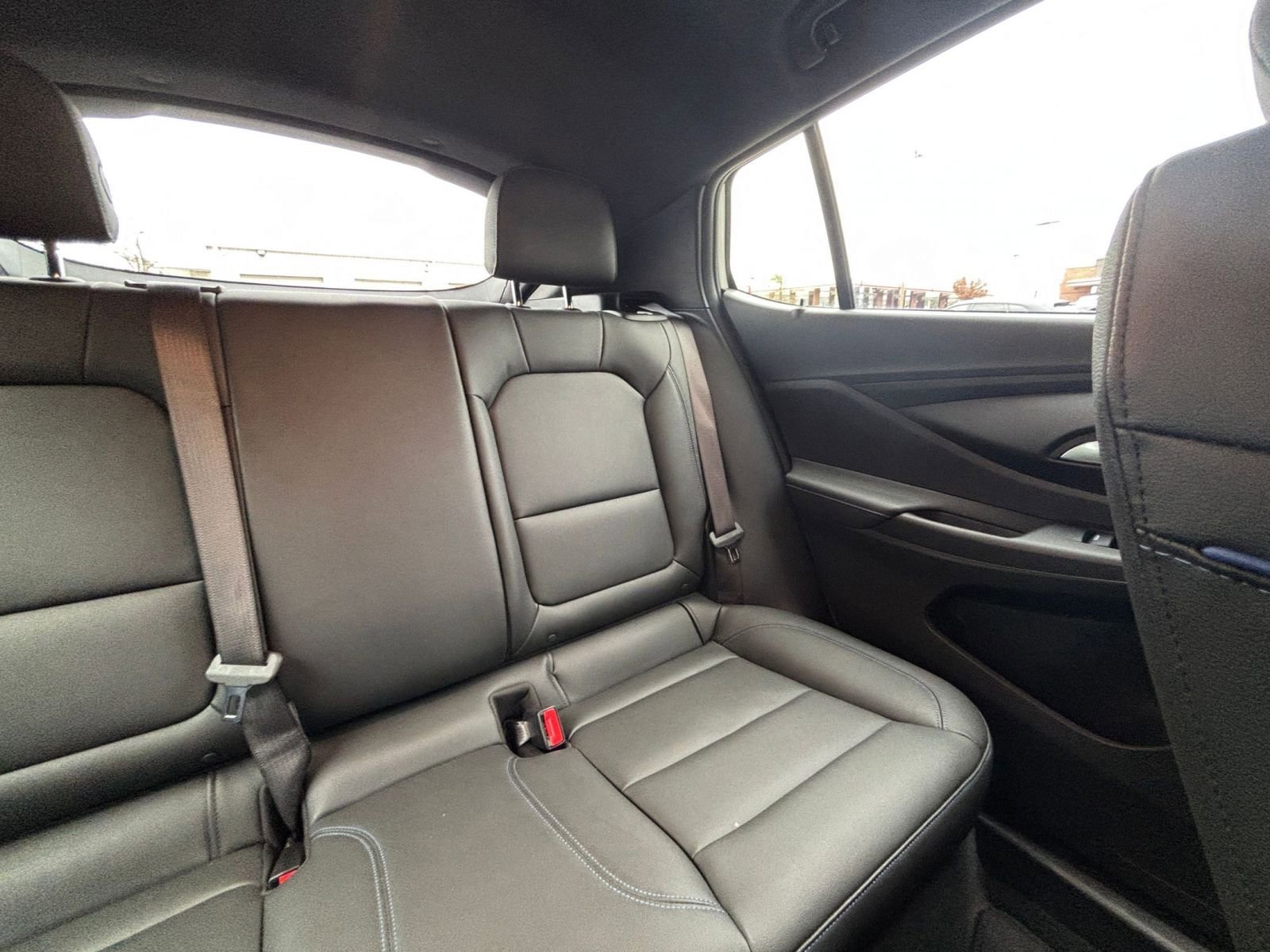 Used 2025 Buick Envista Sport Touring image 38