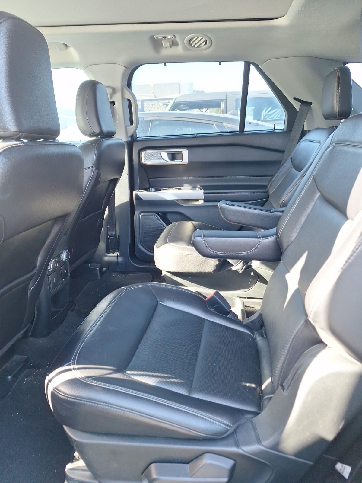 Used 2021 Ford Explorer Limited w/ Equipment Group 301A image 13