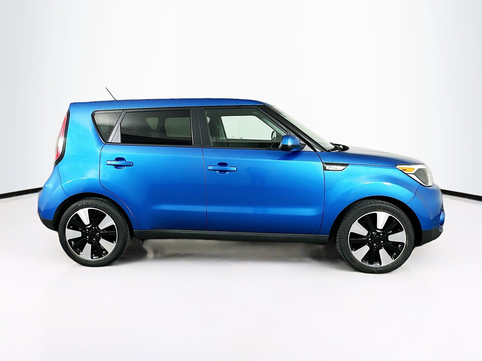 Used 2018 Kia Soul + image 10