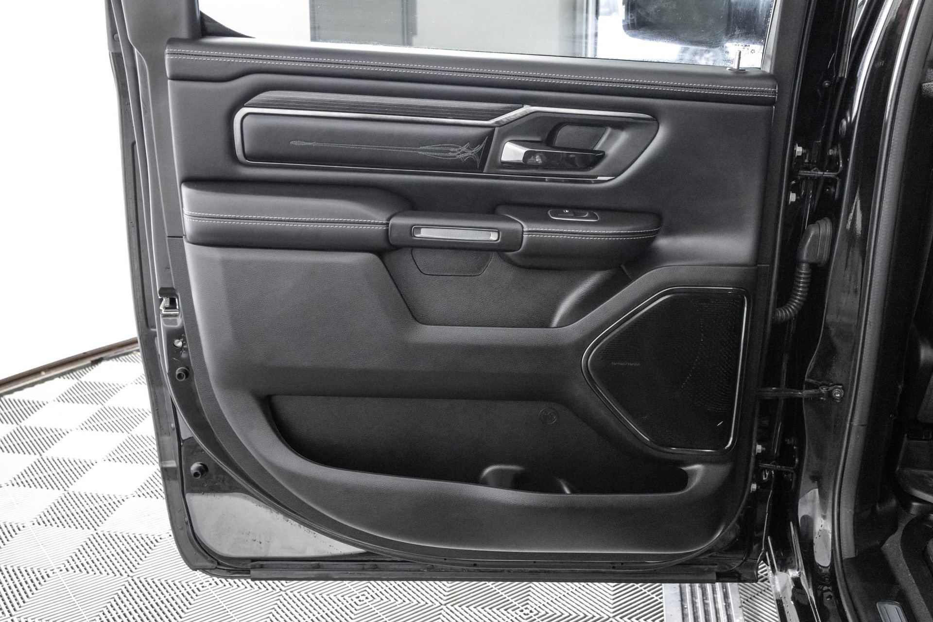 Used 2022 RAM 1500 Limited AWD/4WD image 39