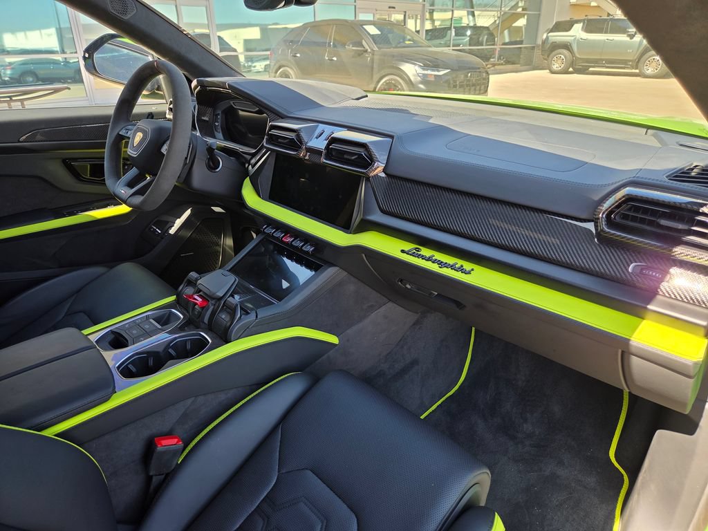 Used 2025 Lamborghini Urus SE AWD/4WD image 14