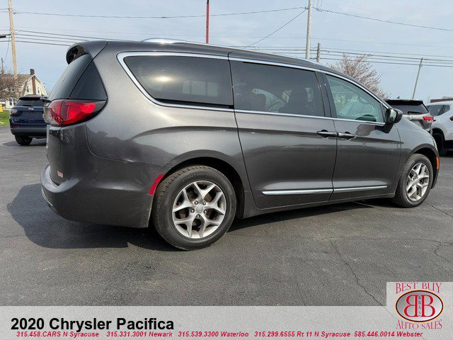 Used 2020 Chrysler Pacifica Touring-L w/ Tire & Wheel Group FWD image 4