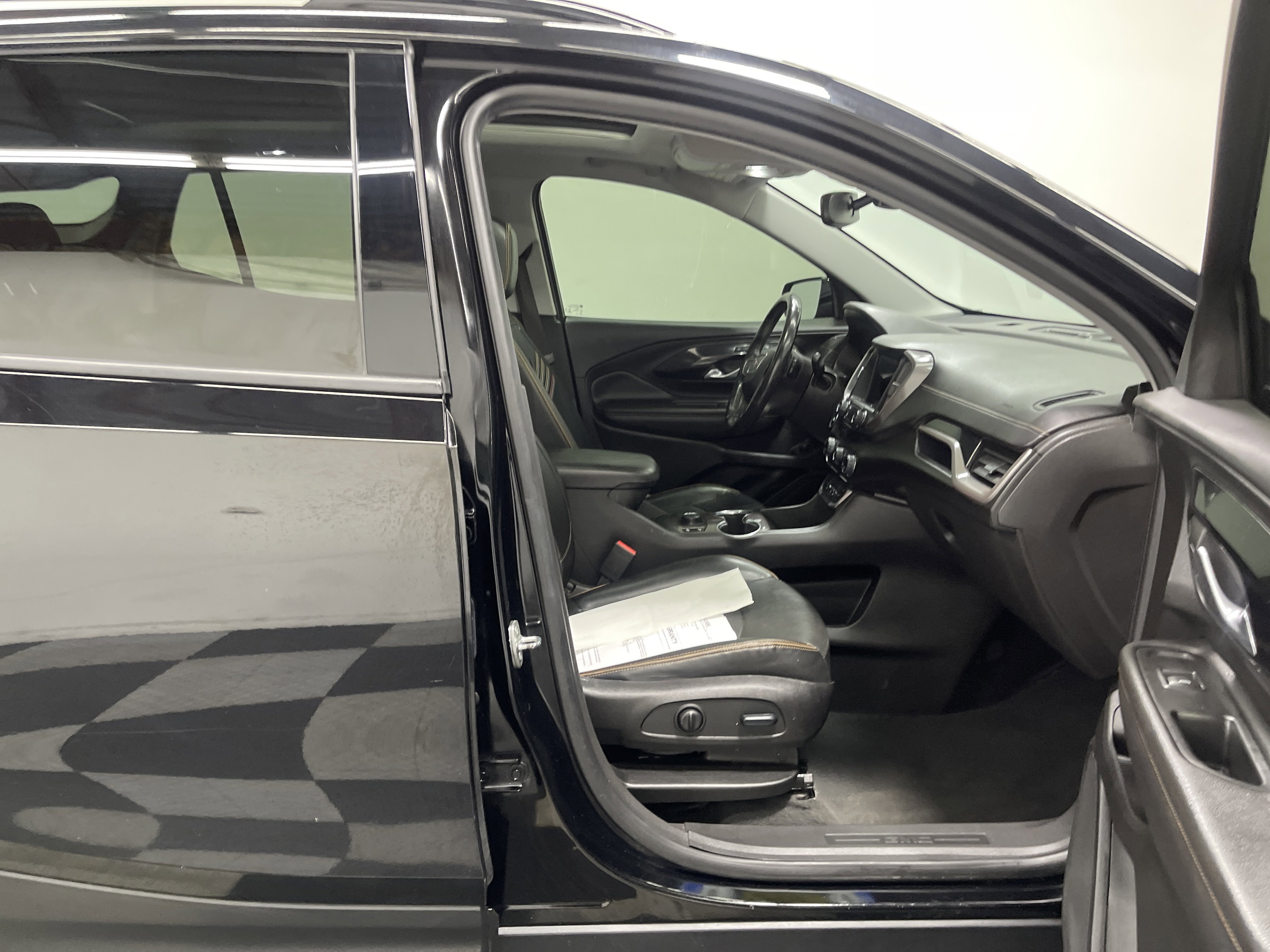 Used 2022 GMC Terrain AT4 image 26