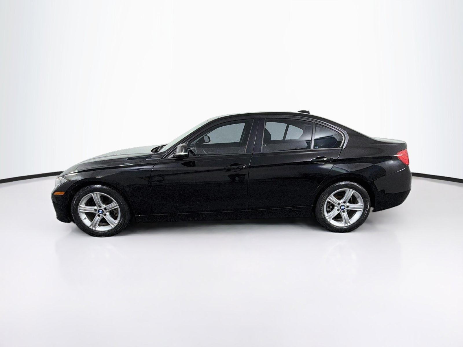 Used 2014 BMW 320i Sedan RWD image 4