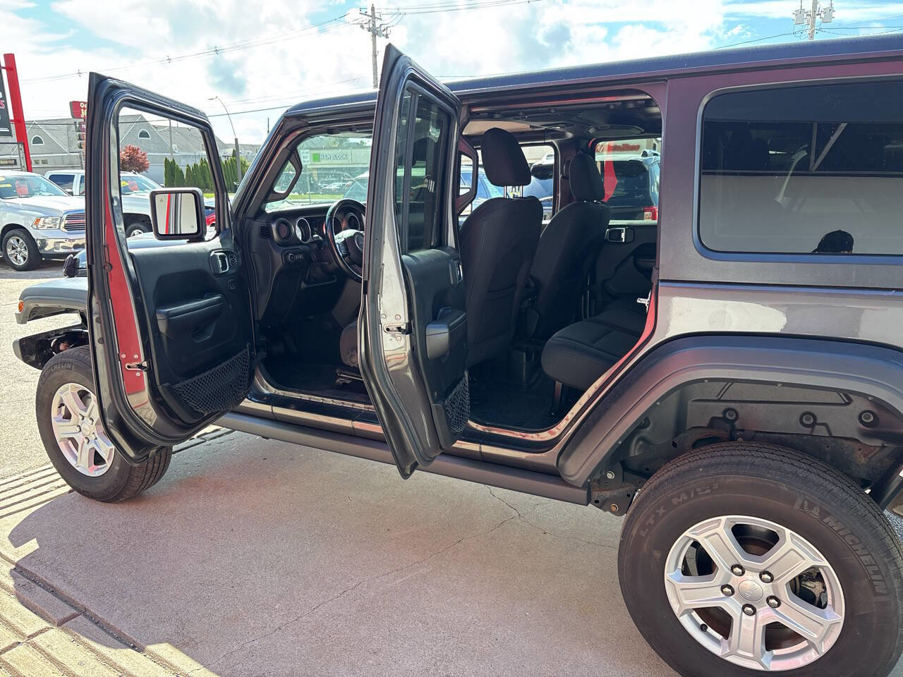 Used 2018 Jeep Wrangler Unlimited Sport S image 23